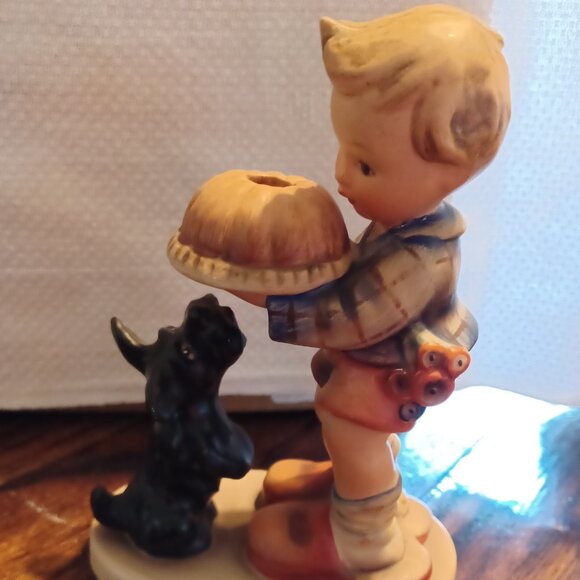 4 Hummel Boys with an animal - Picture 5 of 9